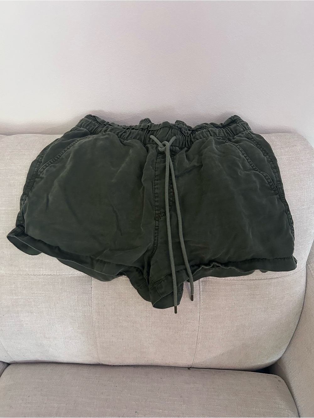 Ann Taylor LOFT Relaxed Drawstring Women's Shorts in Olive Green